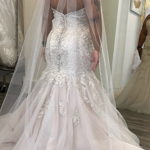 Wedding Dress - Picture 2 of 4